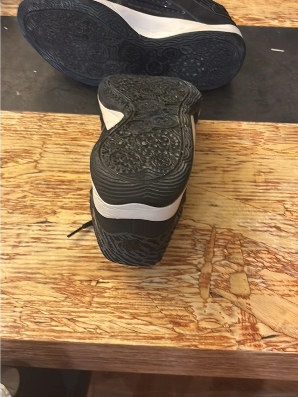 Nike Men's Black and White Low-Top Sneakers